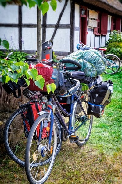 bepakte fiets fietsvakantie met kinderen deKleieneSpaak