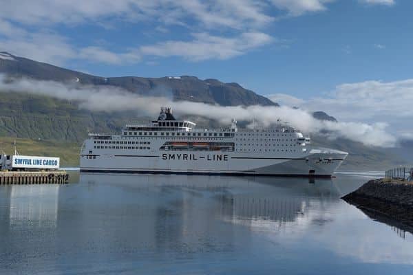 Fietsvakantie kinderen boot IJsland deKleieneSpaak
