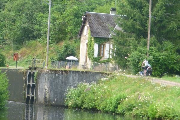 bourgondie fietsen langs kanalen kinderen deKleieneSpaak bourgondie fietsen langs kanalen kinderen deKleieneSpaak