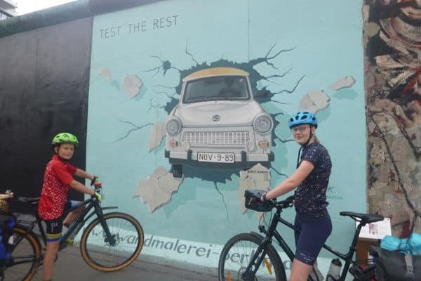 fietsen met kinderen Berlijnse muur deKleieneSpaak fietsen met kinderen Berlijnse muur deKleieneSpaak