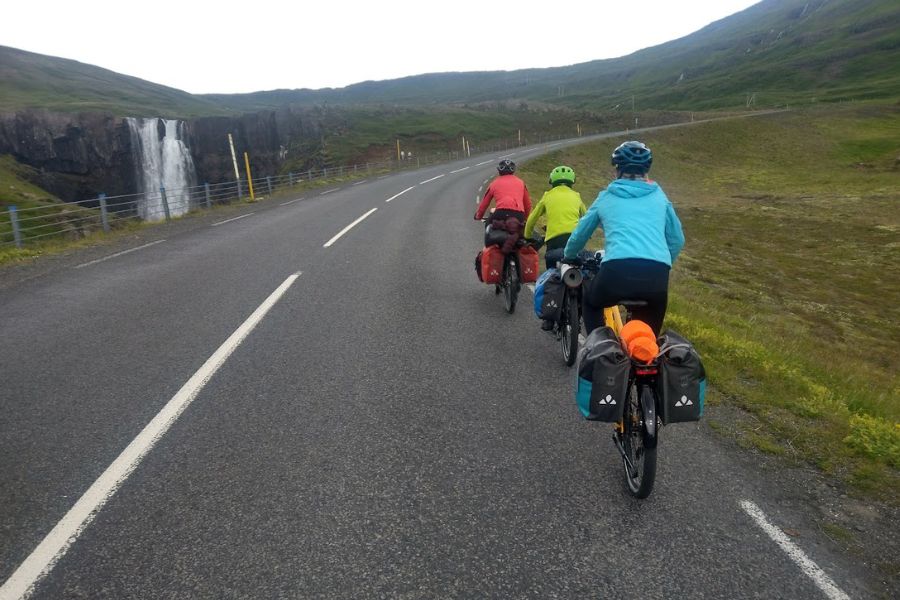 IJsland 2022 1e Dag fietsen gelijk omhoog De Kleine Spaak