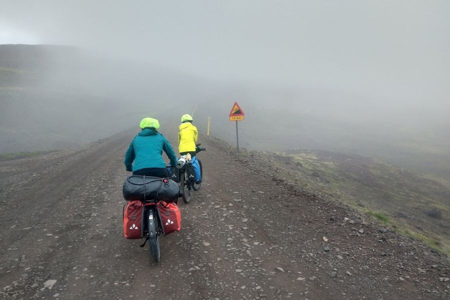 IJsland 2022 fietsen gravel mist en 14 omhoog De Kleine Spaak