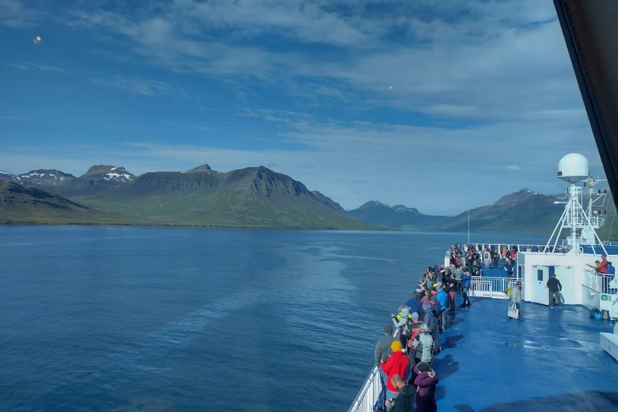 IJsland 2022 ms norrona Aankomst Seydisfjordur Zoek pieter Marit Pepijn De Kleine Spaak