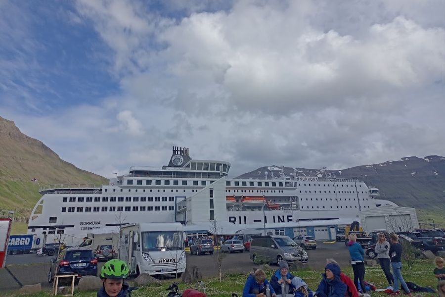 IJsland 2022 ms norrona Aankomst ontschepen IJsland De Kleine Spaak