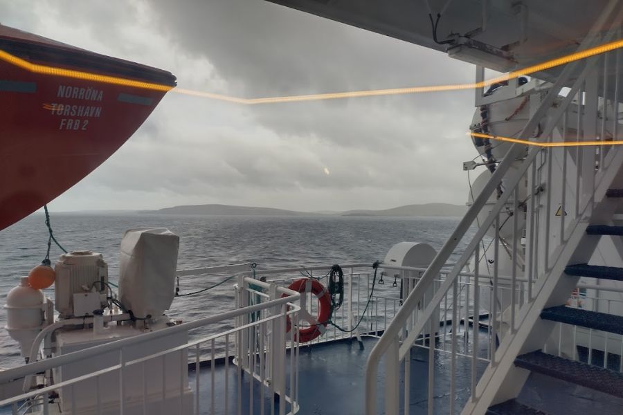 IJsland 2022 ms norrona Zicht op shetlandeilanden De Kleine Spaak