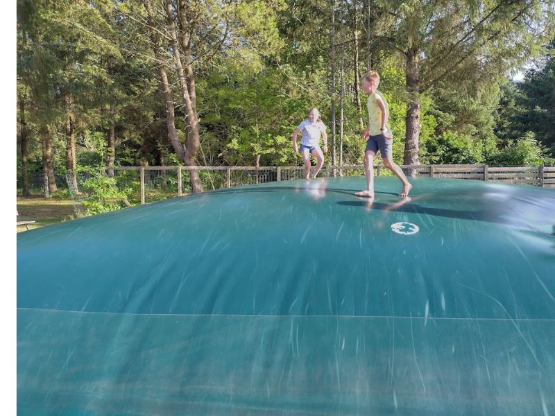 IJsland 2022 springkussen Kjul strand camping de Kleine Spaak