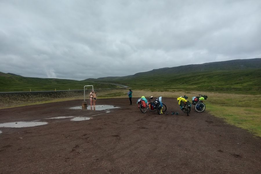 19 juli IJsland 2022 samen onder de Perpetual Shower deKleineSpaak