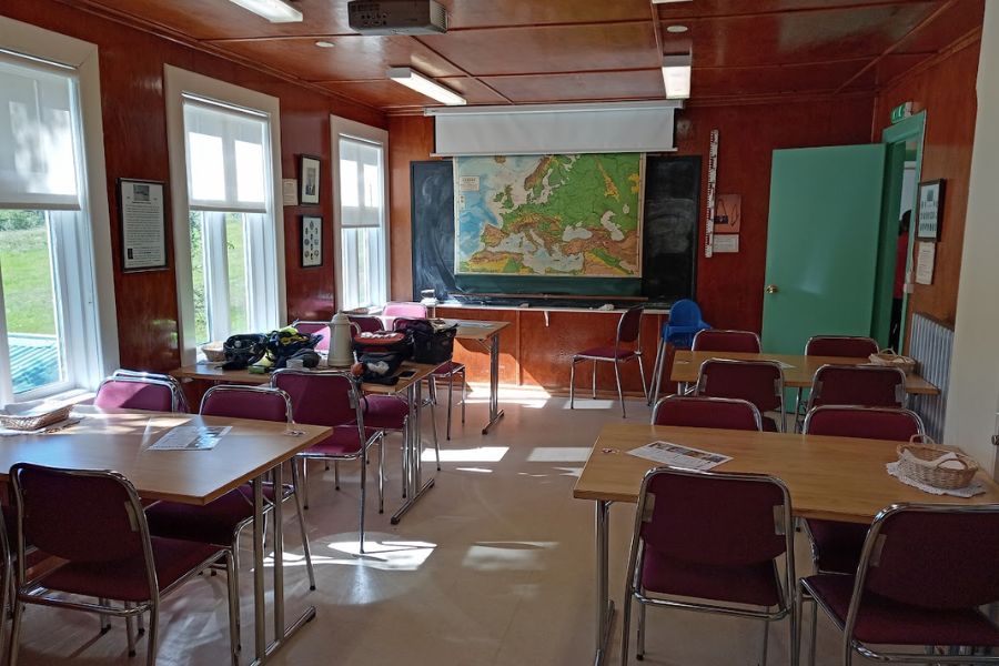 23 juli IJsland 2022 oude school klas koffit stek DeKleineSpaak