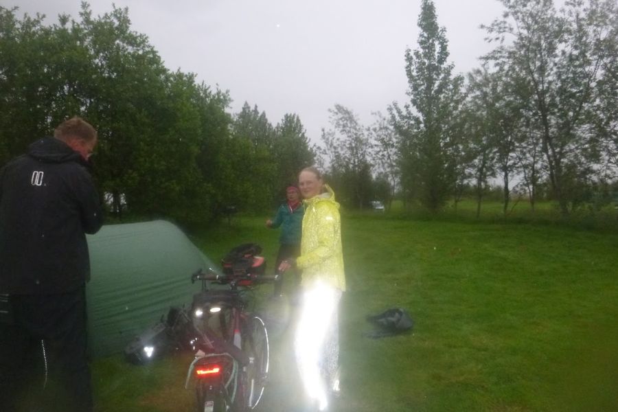 27 juli IJsland 2022 fietsen mee achter op de bus DeKleineSpaak (1) 27 juli IJsland 2022 fietsen mee achter op de bus DeKleineSpaak 1
