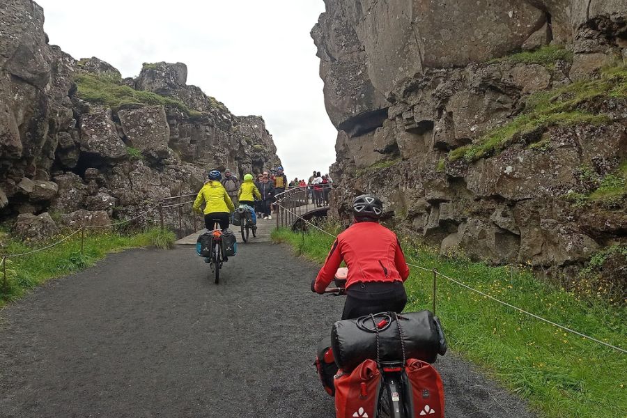 28 juli IJsland 2022 fietsen door kloof Þingvellir DeKleineSpaak 28 juli IJsland 2022 fietsen door kloof THingvellir DeKleineSpaak