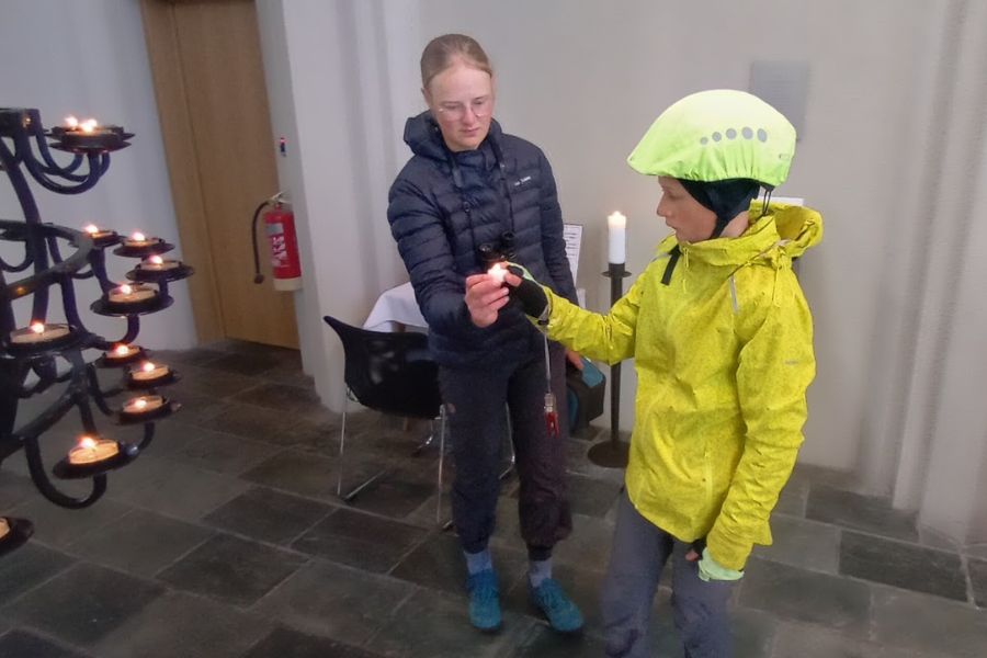 30 +31 juli IJsland 2022 Kaarsje voor opa in Hallgrímskirkja DeKleineSpaak 30 31 juli IJsland 2022 Kaarsje voor opa in Hallgrimskirkja DeKleineSpaak