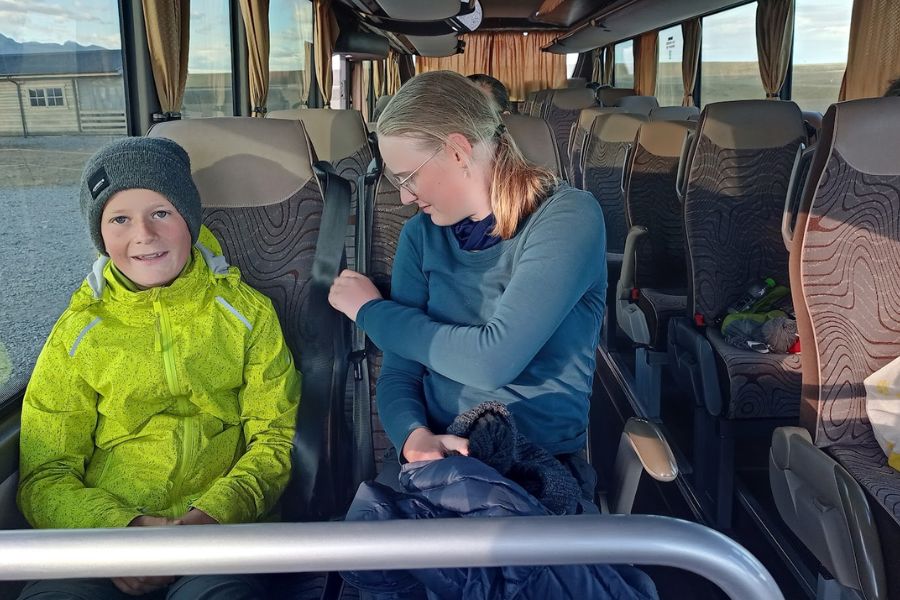 4 augustus IJsland 2022 Jokulsarlon bus deKleineSpaak