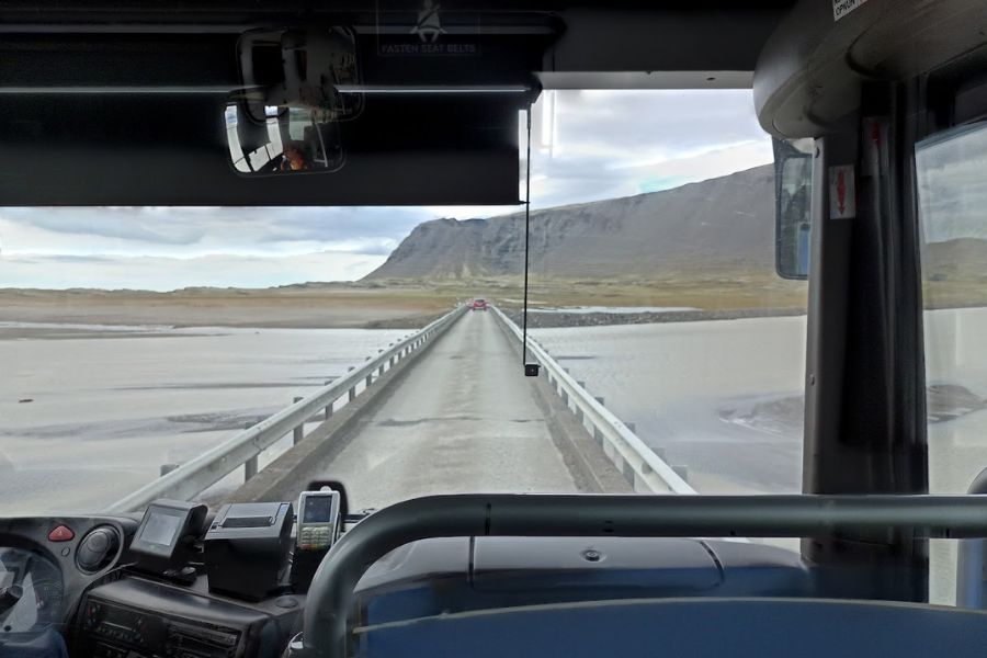 4 augustus IJsland 2022 bus Jokulsarlon Hofn deKleineSpaak