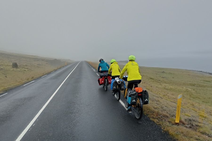 6 augustus IJsland 2022 fietsen door de mist deKleineSpaak