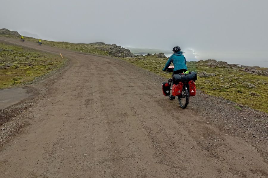 6 augustus IJsland 2022 klimmen naar Fossardalur Campsite deKleineSpaak