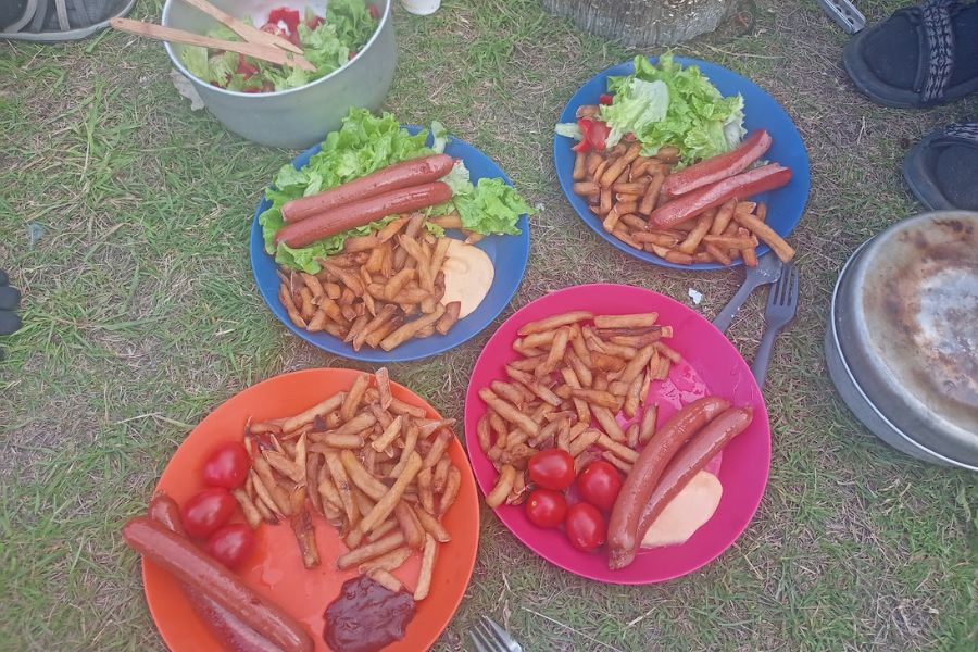 8 augustus IJsland 2022 Camping Egilsstadir Lekker luxe camping eten deKleineSpaak