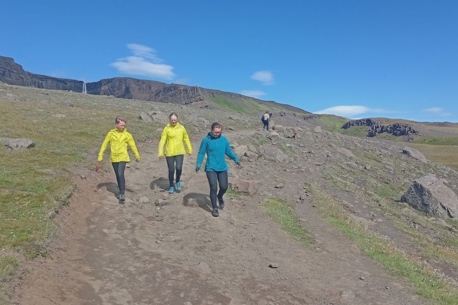 8 augustus IJsland 2022 Hengifoss 1 deKleineSpaak