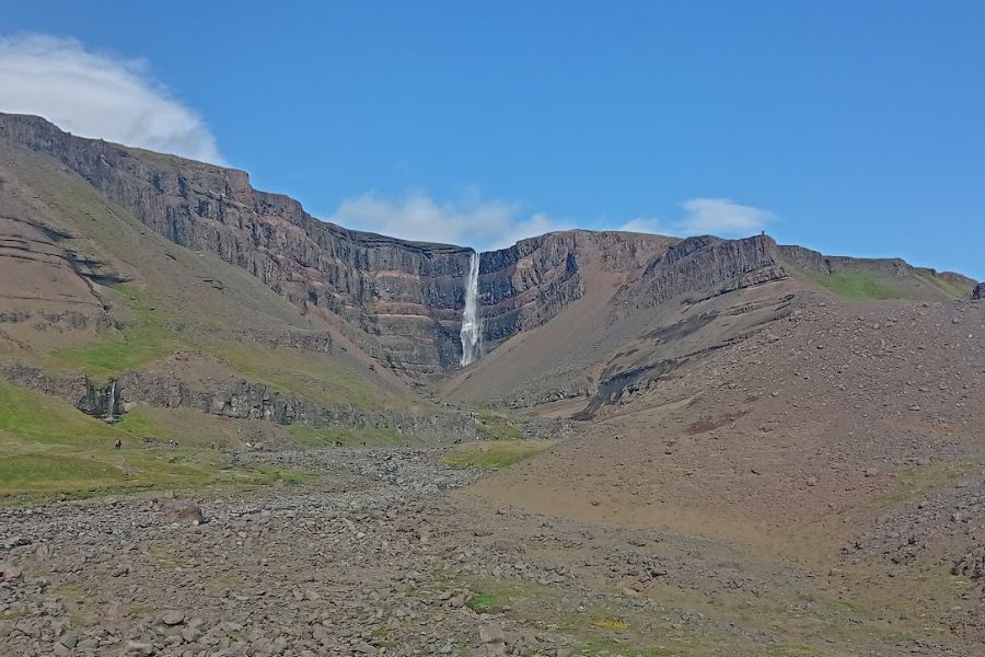8 augustus IJsland 2022 Hengifoss deKleineSpaak